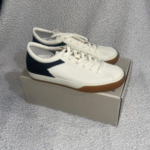 Rothy’s Womens “Lighthouse” Sneaker Color: White & Black Size:6.5